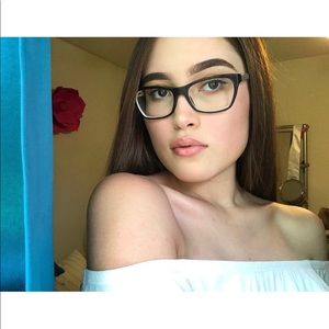 Meet your Posher, Gianella